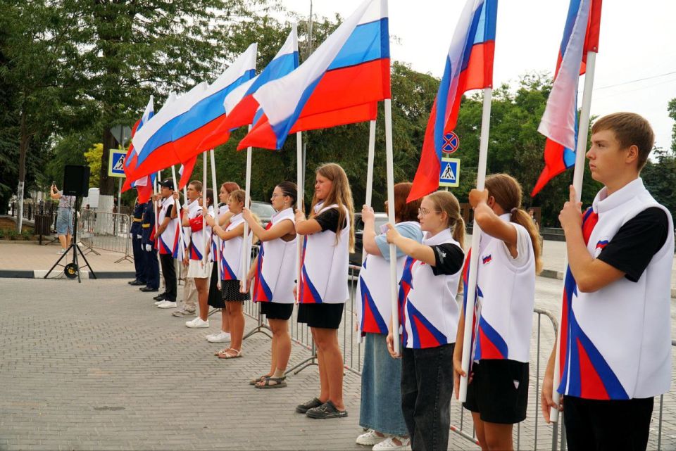 Александр Юрьев: Уважаемые евпаторийцы!. Поздравляю вас с Днём молодёжи! Александр Юрьев: Уважаемые евпаторийцы!. Поздравляю вас с Днём молодёжи!