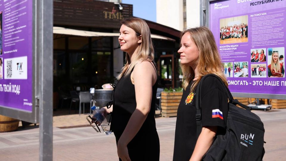 Открыли уличную выставку «Молодые – главный драйвер развития страны» Открыли уличную выставку «Молодые – главный драйвер развития страны»