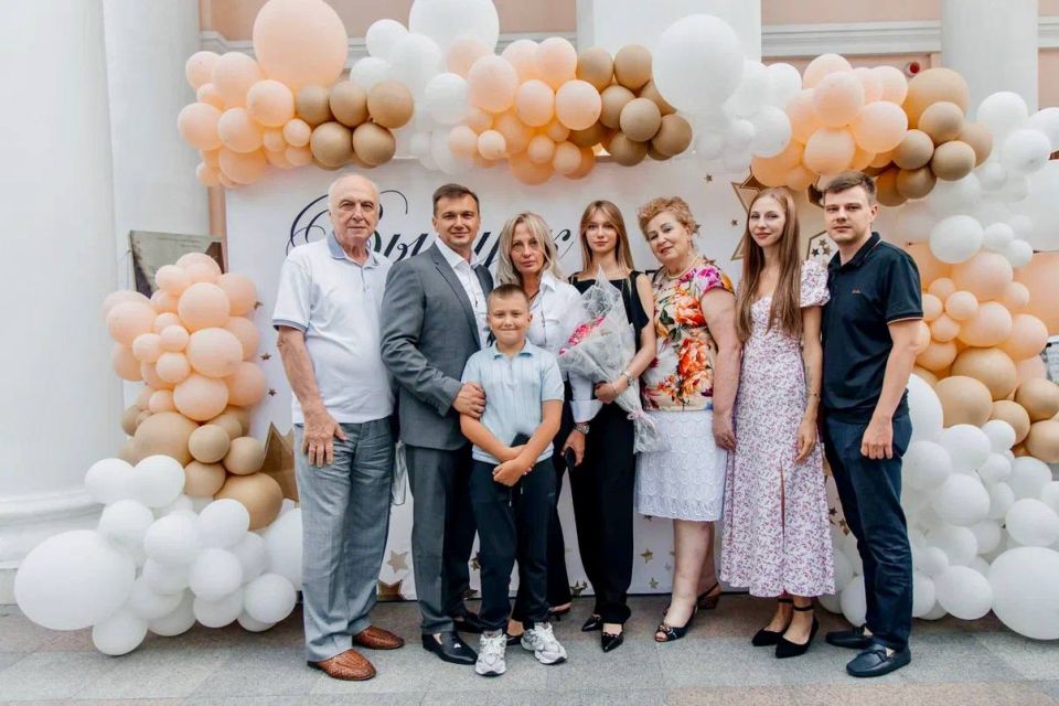 Константин Шимановский: Вручение аттестатов выпускникам 2025 года символично состоялось в День молодежи! Среди ребят и моя дочка, которая обучалась в 11-В школы-лицея №9. Время пролетело очень быстро и она уже совсем взрослая Константин Шимановский: Вручение аттестатов выпускникам 2025 года символично состоялось в День молодежи! Среди ребят и моя дочка, которая обучалась в 11-В школы-лицея №9. Время пролетело очень быстро и она уже совсем взрослая