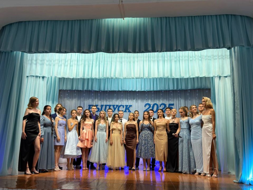 Антон Кравец: Сегодня побывал на выпускных вечерах в Нижнегорском! Антон Кравец: Сегодня побывал на выпускных вечерах в Нижнегорском!