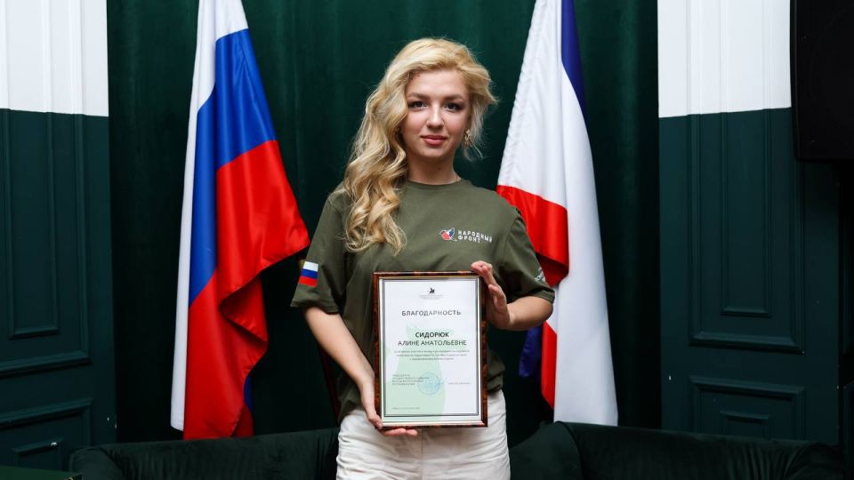 Отмечаем лучших. В Доме молодёжи Республики Крым прошло торжественное награждение студентов и представителей молодёжных организаций, проявивших себя в реализации молодёжной политики и активной гражданской позиции Отмечаем лучших. В Доме молодёжи Республики Крым прошло торжественное награждение студентов и представителей молодёжных организаций, проявивших себя в реализации молодёжной политики и активной гражданской позиции