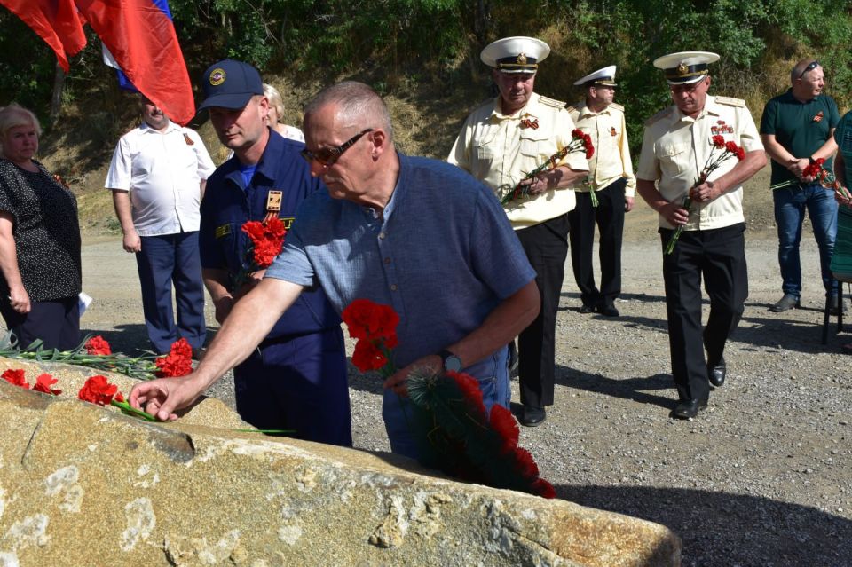 Галина Огнёва: Накануне Дня партизан и подпольщиков России мы возложили цветы на памятный знак бойцам и командирам Алуштинского партизанского отряда и почтили память о мужественных и самоотверженных людях Галина Огнёва: Накануне Дня партизан и подпольщиков России мы возложили цветы на памятный знак бойцам и командирам Алуштинского партизанского отряда и почтили память о мужественных и самоотверженных людях