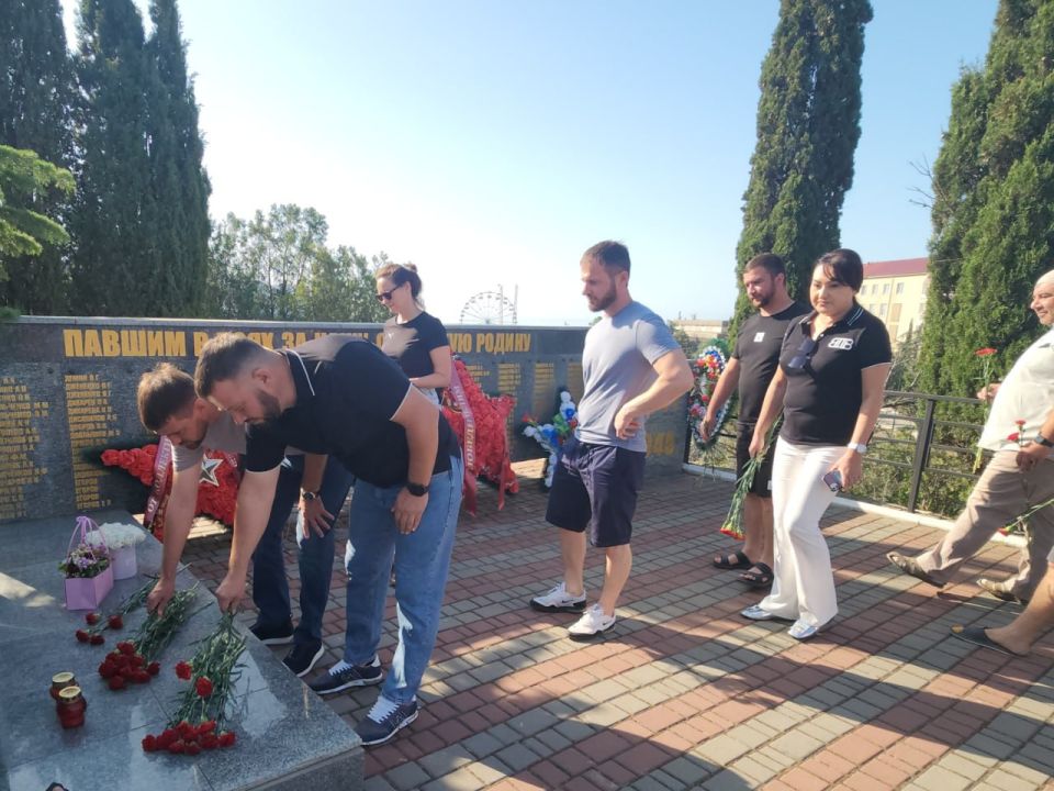 В Судаке прошло мероприятие, посвященное Дню крымскотатарского флага В Судаке прошло мероприятие, посвященное Дню крымскотатарского флага