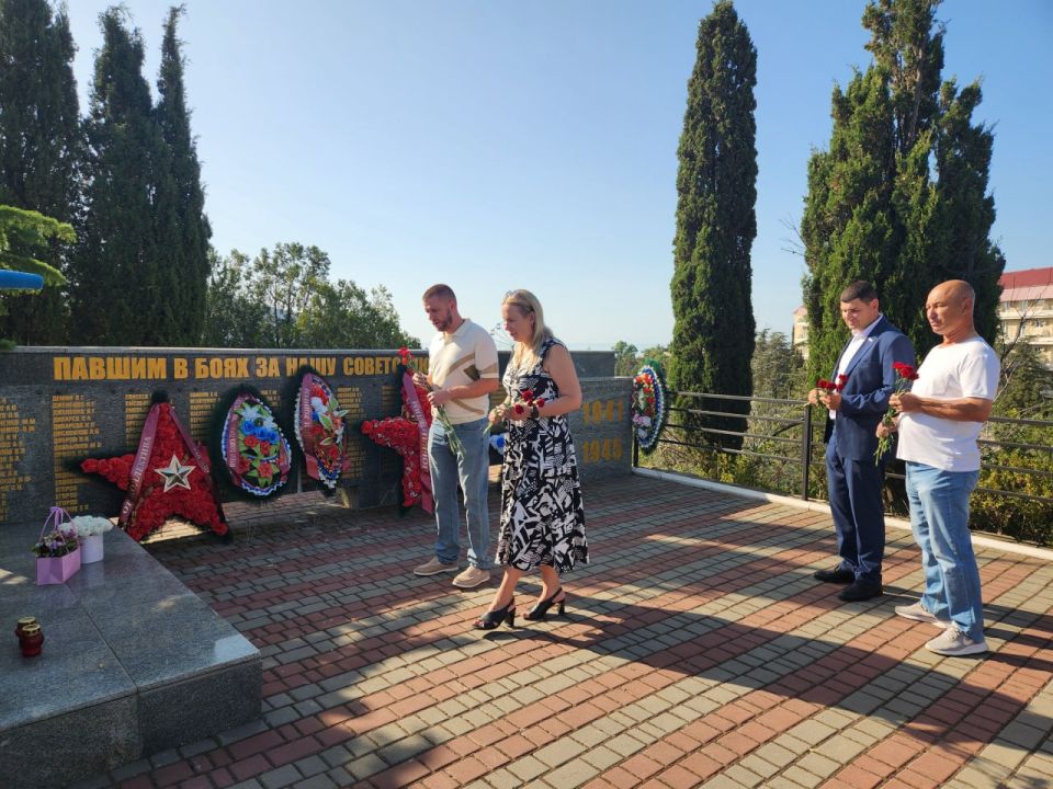 В Судаке прошло мероприятие, посвященное Дню крымскотатарского флага В Судаке прошло мероприятие, посвященное Дню крымскотатарского флага