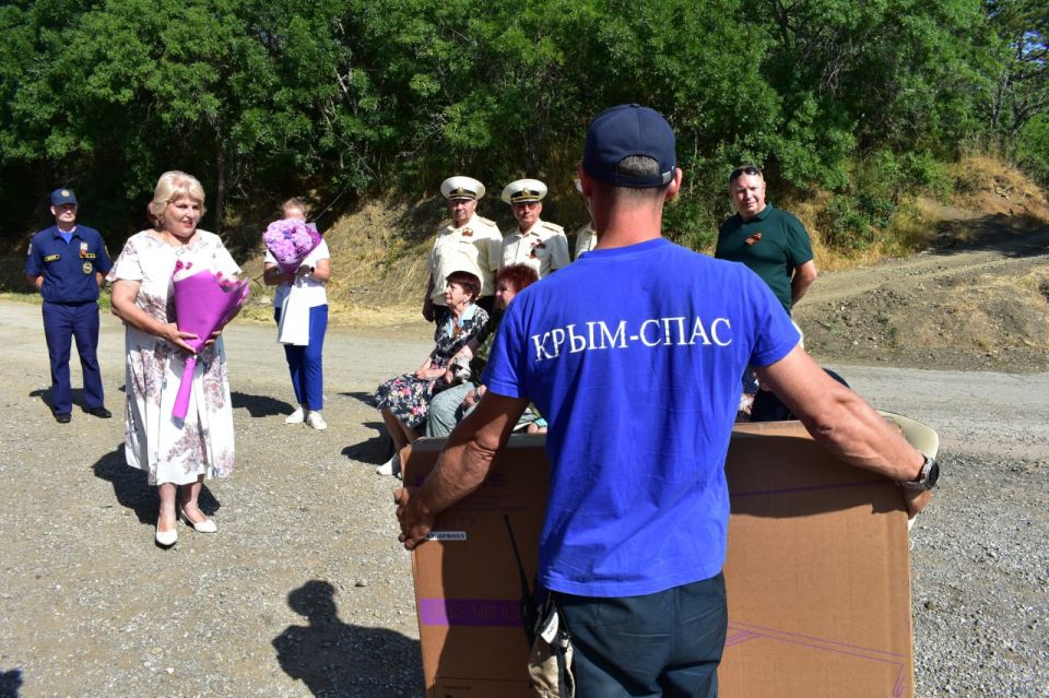 Галина Огнёва: Накануне Дня партизан и подпольщиков России мы возложили цветы на памятный знак бойцам и командирам Алуштинского партизанского отряда и почтили память о мужественных и самоотверженных людях Галина Огнёва: Накануне Дня партизан и подпольщиков России мы возложили цветы на памятный знак бойцам и командирам Алуштинского партизанского отряда и почтили память о мужественных и самоотверженных людях