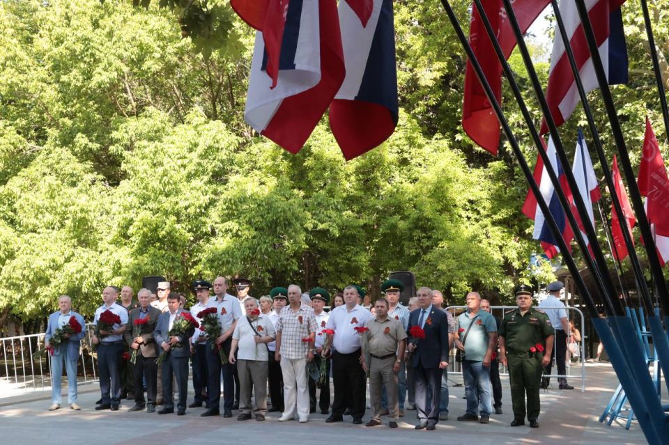 В Симферополе почтили память партизан и подпольщиков Крыма В Симферополе почтили память партизан и подпольщиков Крыма