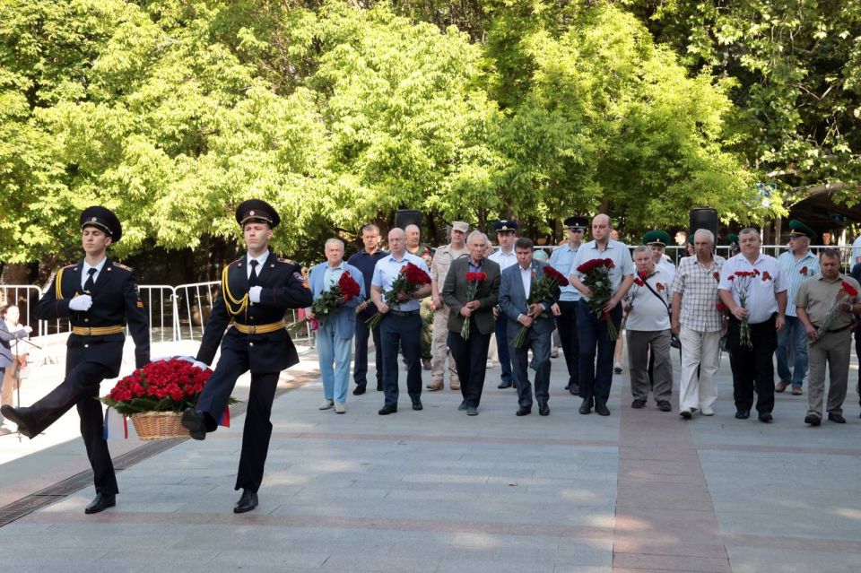 В Симферополе почтили память партизан и подпольщиков Крыма В Симферополе почтили память партизан и подпольщиков Крыма