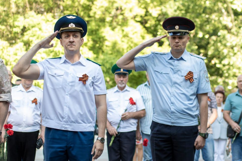 29 июня в Симферополе состоялась торжественная церемония возложения цветов и венков, посвященная Дню партизан и подпольщиков 29 июня в Симферополе состоялась торжественная церемония возложения цветов и венков, посвященная Дню партизан и подпольщиков