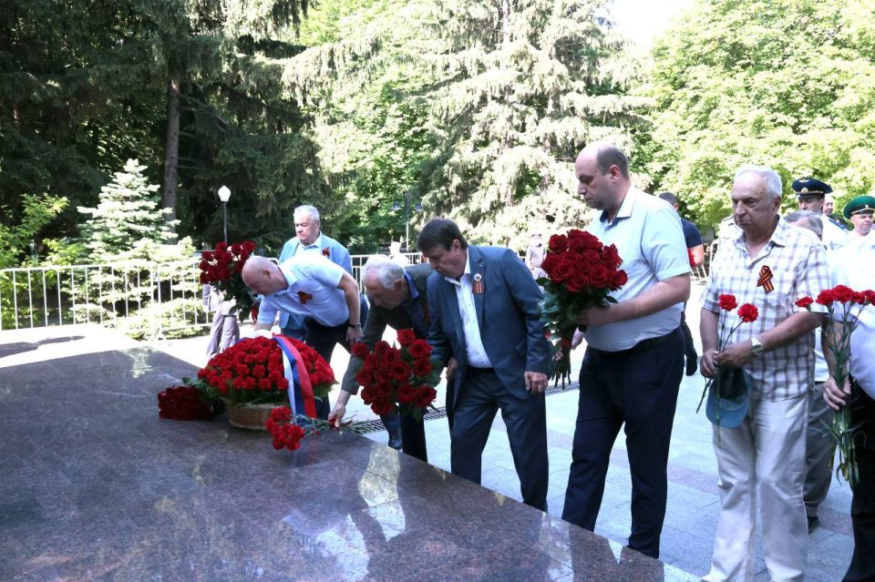В Симферополе почтили память партизан и подпольщиков Крыма В Симферополе почтили память партизан и подпольщиков Крыма
