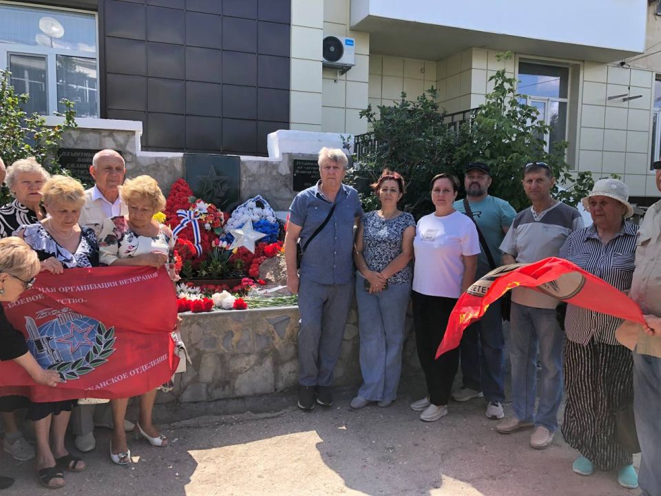 Сегодня мы с огромной благодарностью вспоминаем подвиги, мужество и стойкость патриотов нашей Родины, партизан и подпольщиков Сегодня мы с огромной благодарностью вспоминаем подвиги, мужество и стойкость патриотов нашей Родины, партизан и подпольщиков