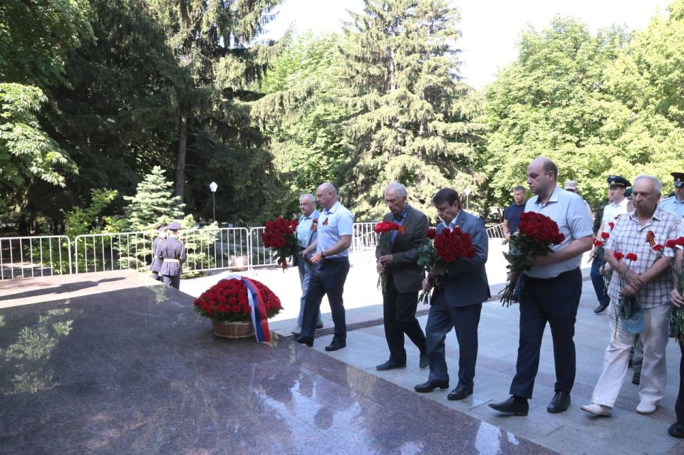 В Симферополе почтили память партизан и подпольщиков Крыма В Симферополе почтили память партизан и подпольщиков Крыма