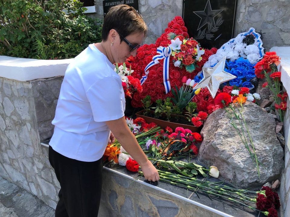 Сегодня мы с огромной благодарностью вспоминаем подвиги, мужество и стойкость патриотов нашей Родины, партизан и подпольщиков Сегодня мы с огромной благодарностью вспоминаем подвиги, мужество и стойкость патриотов нашей Родины, партизан и подпольщиков