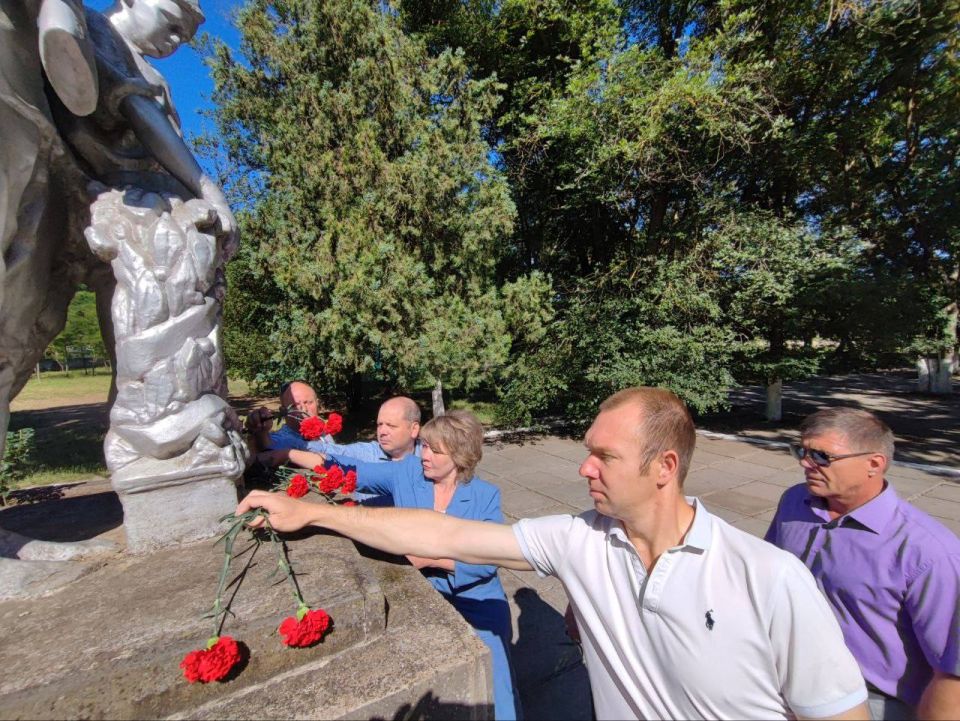 #память. В День памяти партизан и подпольщиков в Керчи прошли церемонии возложения цветов #память. В День памяти партизан и подпольщиков в Керчи прошли церемонии возложения цветов