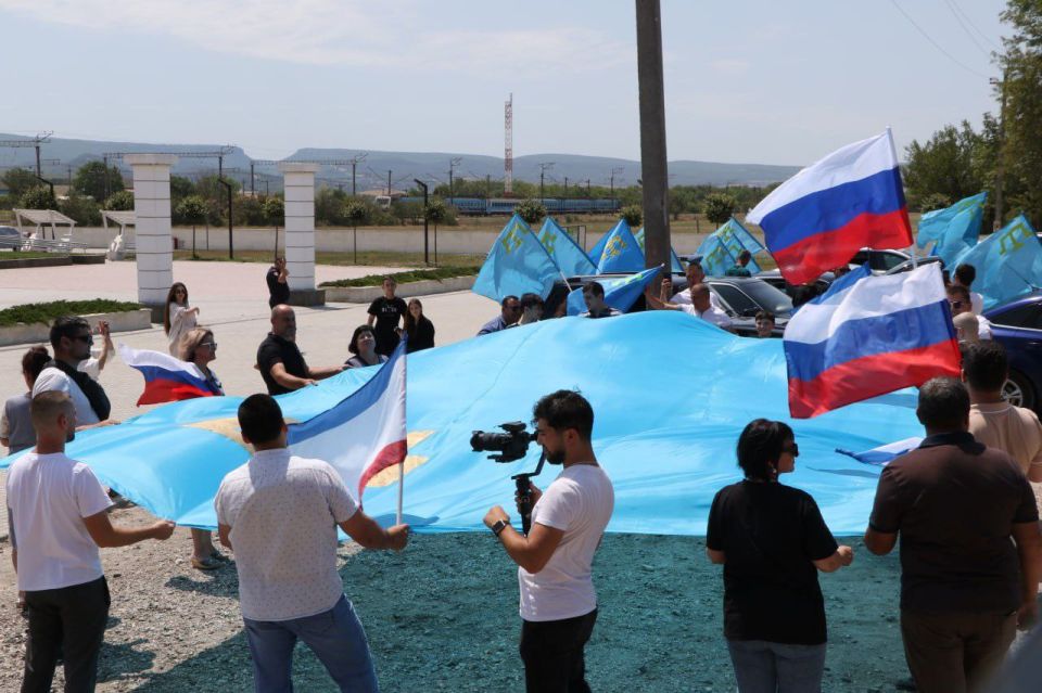 Анжелика Ястребова: В День празднования крымско-татарского флага в Бахчисарайском районе состоялся автопробег Анжелика Ястребова: В День празднования крымско-татарского флага в Бахчисарайском районе состоялся автопробег