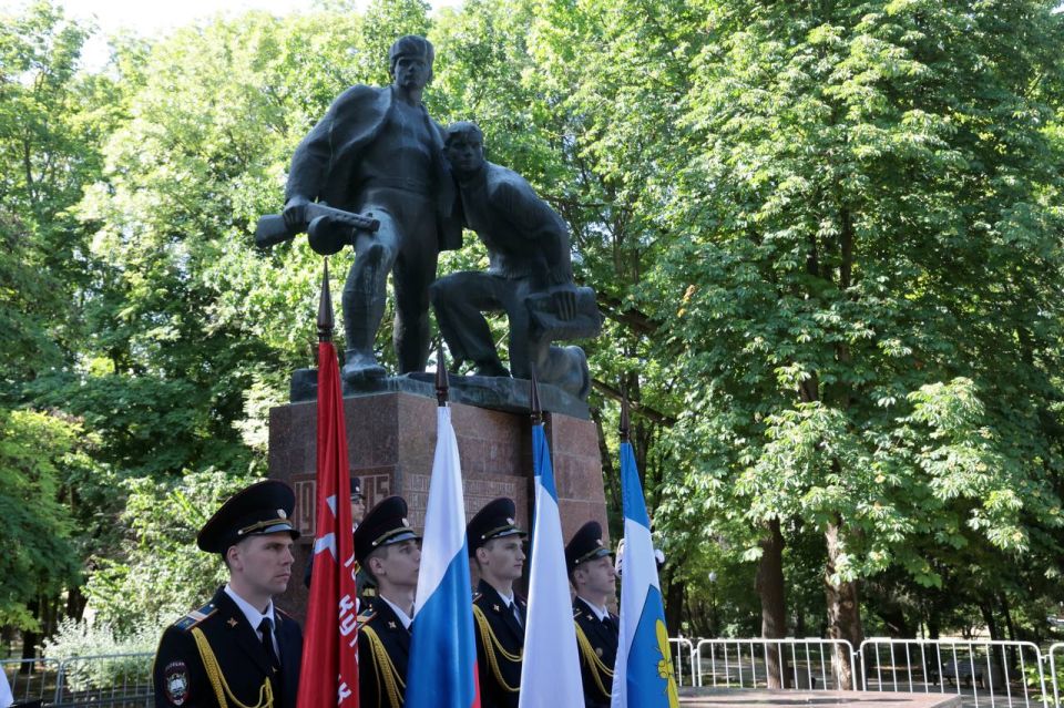 В Симферополе почтили память партизан и подпольщиков Крыма В Симферополе почтили память партизан и подпольщиков Крыма