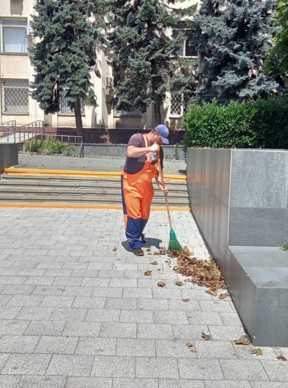 Чистота и порядок на улицах крымской столицы — в приоритете! Чистота и порядок на улицах крымской столицы — в приоритете!