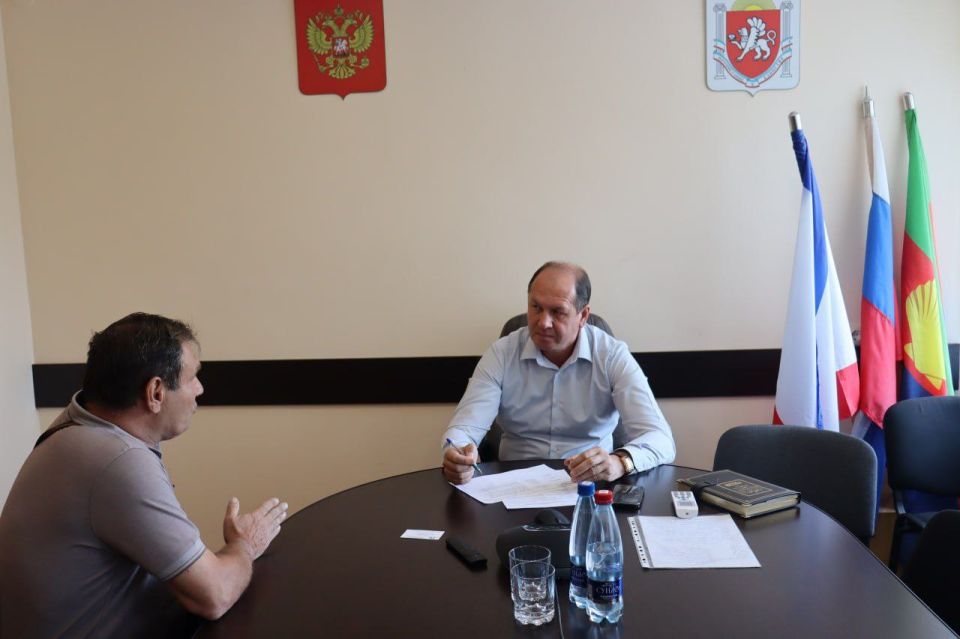 Владислав Хаджиев: Понедельник- день приёма граждан Владислав Хаджиев: Понедельник- день приёма граждан