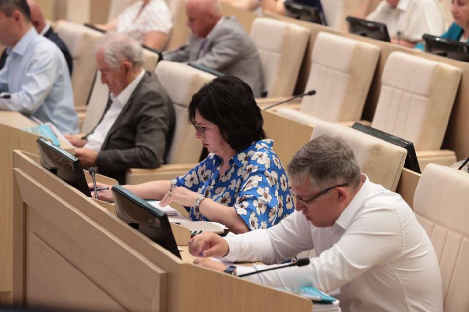 Госсовет Крыма утвердил отчёт об исполнении республиканского бюджета Госсовет Крыма утвердил отчёт об исполнении республиканского бюджета