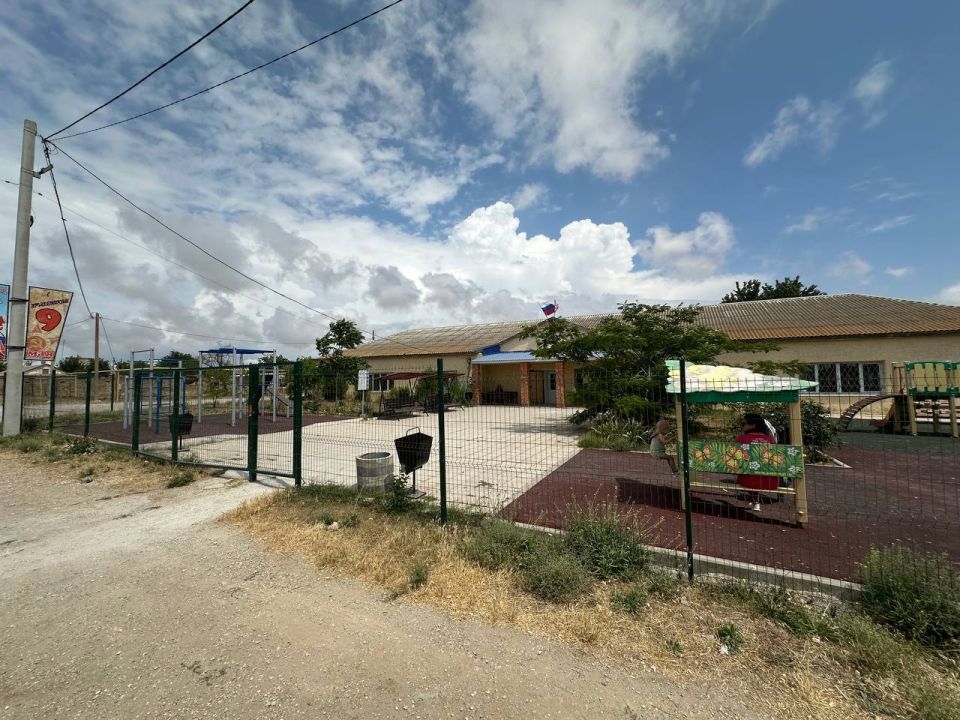 С рабочим визитом в выходные дни заместитель главы администрации Сакского района Сергей Кирьянов посетил сёла Молочное, Витино, Приветное, Штормовое, Поповка, Ромашкино, Колоски, Воробьево, Веселовка, Наташино... С рабочим визитом в выходные дни заместитель главы администрации Сакского района Сергей Кирьянов посетил сёла Молочное, Витино, Приветное, Штормовое, Поповка, Ромашкино, Колоски, Воробьево, Веселовка, Наташино...