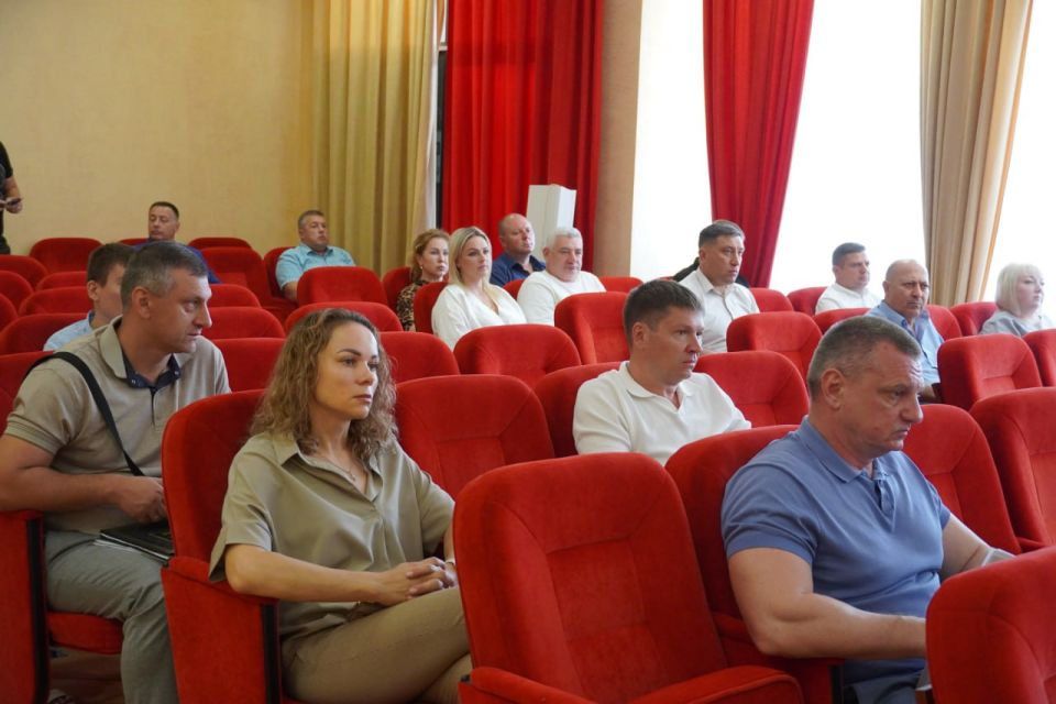 Под руководством председателя керченского городского совета Дениса Колесника фракция «Единой России» провела рабочее заседание Под руководством председателя керченского городского совета Дениса Колесника фракция «Единой России» провела рабочее заседание
