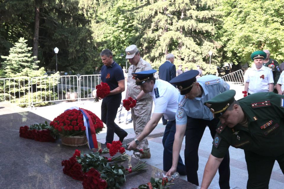 В Симферополе почтили память крымских партизан и подпольщиков В Симферополе почтили память крымских партизан и подпольщиков