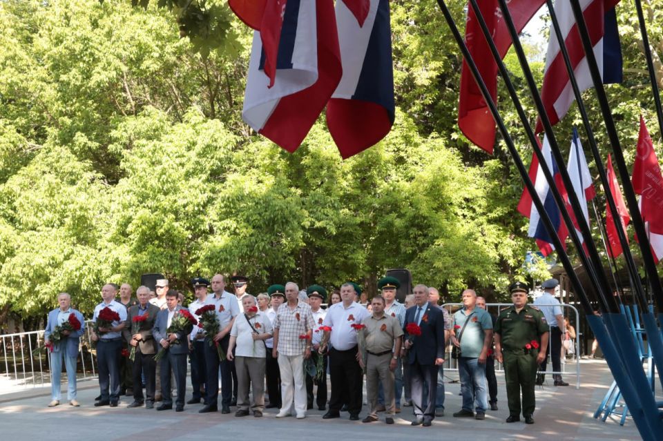 В Симферополе почтили память крымских партизан и подпольщиков В Симферополе почтили память крымских партизан и подпольщиков