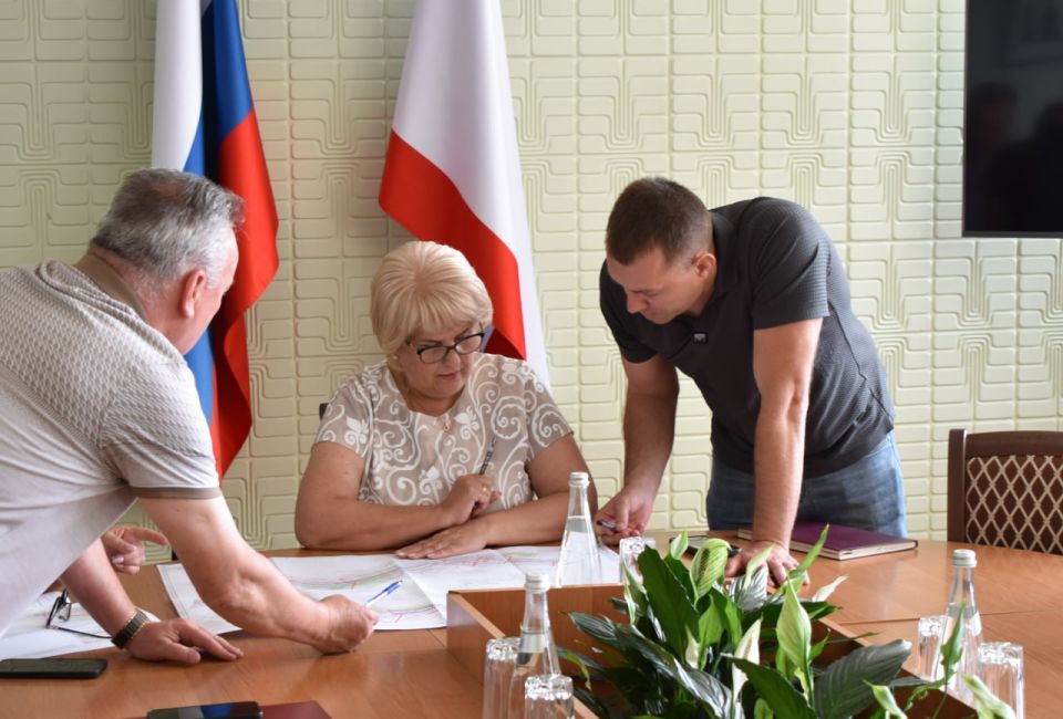 Галина Огнёва: Провела рабочее совещание с представителями ГКУ РК «Служба автомобильных дорог Республики Крым», руководителями ресурсоснабжающих и подрядных организаций, которые будут осуществлять работы по ремонту двух... Галина Огнёва: Провела рабочее совещание с представителями ГКУ РК «Служба автомобильных дорог Республики Крым», руководителями ресурсоснабжающих и подрядных организаций, которые будут осуществлять работы по ремонту двух...