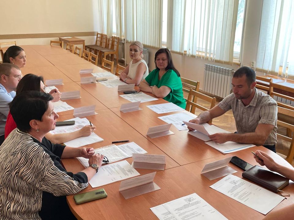 26 июня 2025 года в администрации Симферопольского района под руководством первого заместителя главы администрации Симферопольского района Ивана Юрченко проведены заседания Межведомственной комиссии по содействию в... 26 июня 2025 года в администрации Симферопольского района под руководством первого заместителя главы администрации Симферопольского района Ивана Юрченко проведены заседания Межведомственной комиссии по содействию в...