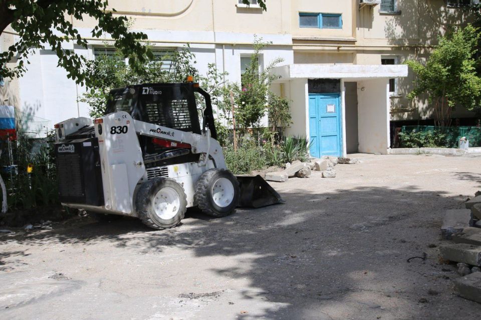 В Бахчисарае приступили к благоустройству дворовой территории по улице Советской, 12 В Бахчисарае приступили к благоустройству дворовой территории по улице Советской, 12