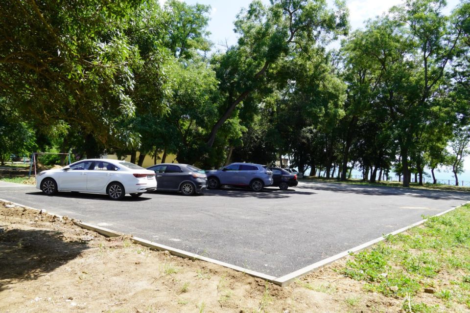 Глава администрации Керчи Олег Каторгин оценил готовность придомовых территорий по ул. Черноморской, №2\1, 6\2 Глава администрации Керчи Олег Каторгин оценил готовность придомовых территорий по ул. Черноморской, №2\1, 6\2