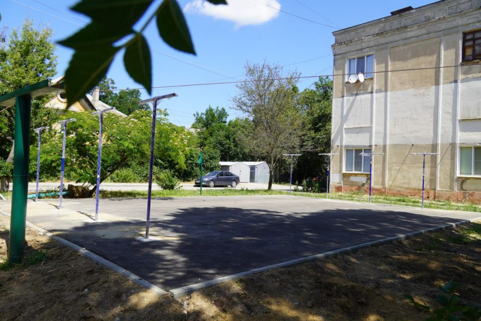 Глава администрации Керчи Олег Каторгин оценил готовность придомовых территорий по ул. Черноморской, №2\1, 6\2 Глава администрации Керчи Олег Каторгин оценил готовность придомовых территорий по ул. Черноморской, №2\1, 6\2