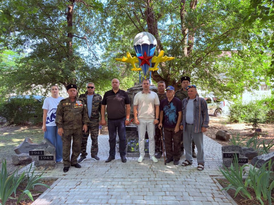 Антон Кравец: Сегодня в день ветеранов боевых действий по инициативе общественной организации Южный рубеж у памятника Воинам всех поколений в Парке Героев Защитников Отечества состоялось возложение цветов Антон Кравец: Сегодня в день ветеранов боевых действий по инициативе общественной организации Южный рубеж у памятника Воинам всех поколений в Парке Героев Защитников Отечества состоялось возложение цветов