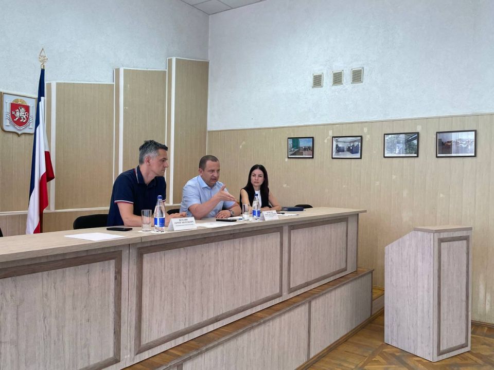 В администрации Симферопольского района обсудили острые вопросы обращений граждан В администрации Симферопольского района обсудили острые вопросы обращений граждан