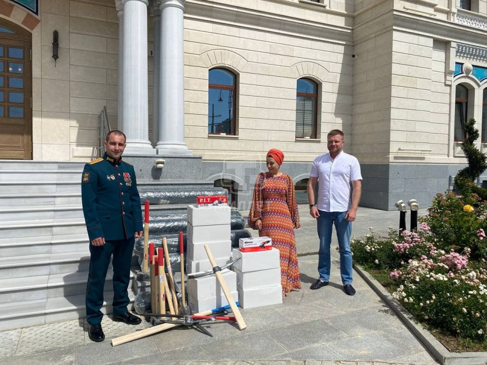 Очередную партию гуманитарной помощи передало Духовное управление мусульман Крыма и Севастополя Очередную партию гуманитарной помощи передало Духовное управление мусульман Крыма и Севастополя