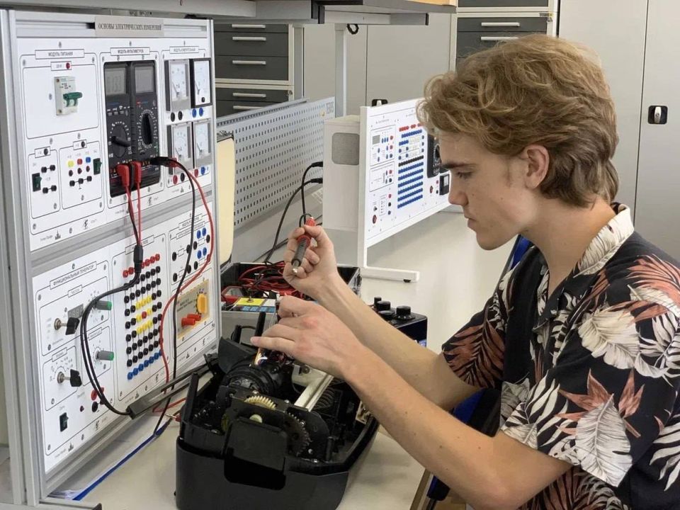 Михаил Развожаев: В СевГУ создана высшая технологическая школа «Севастопольский приборостроительный институт» Михаил Развожаев: В СевГУ создана высшая технологическая школа «Севастопольский приборостроительный институт»