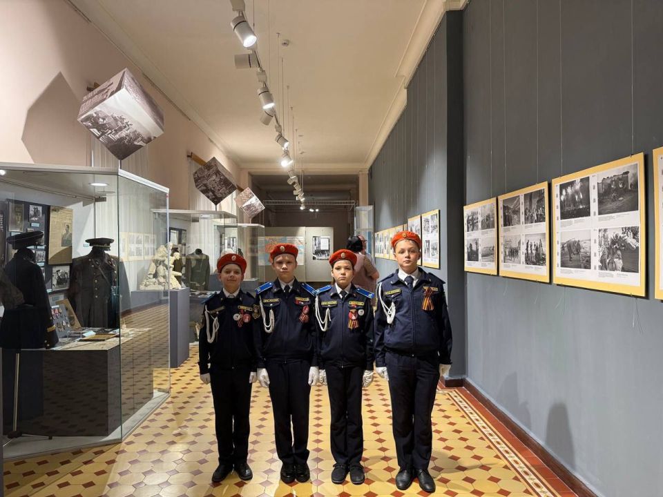 27 июня симферопольские школьники приняли участие в открытии фотовыставки 27 июня симферопольские школьники приняли участие в открытии фотовыставки