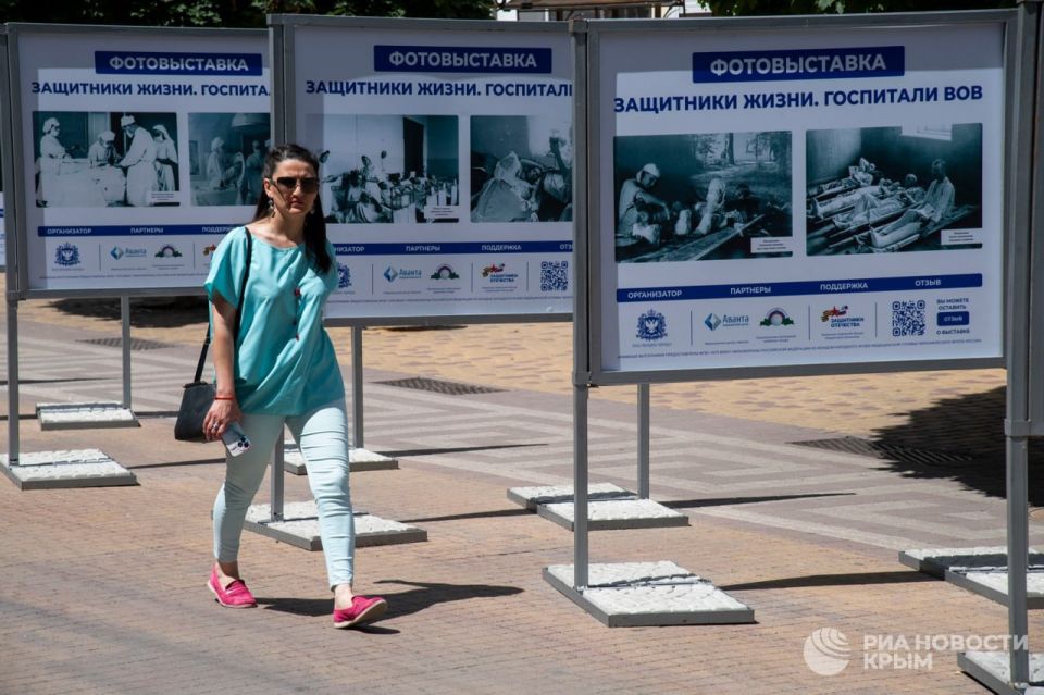 В центре Симферополя открылась выставка "Защитники жизни В центре Симферополя открылась выставка "Защитники жизни