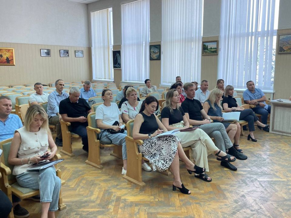 В администрации Симферопольского района обсудили острые вопросы обращений граждан В администрации Симферопольского района обсудили острые вопросы обращений граждан