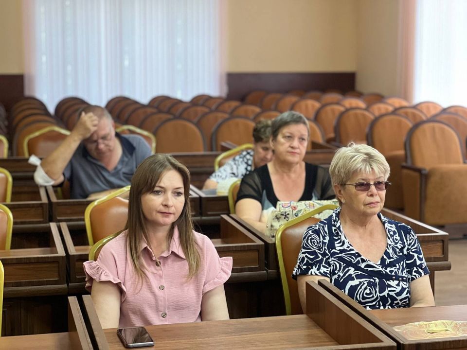 Игорь Ивин: Продолжаем выполнять поручение Главы Республики Крым Сергея Аксёнова по выстраиванию коммуникации с председателями МКД и работе с ресурсоснабжающими и управляющими организациями Игорь Ивин: Продолжаем выполнять поручение Главы Республики Крым Сергея Аксёнова по выстраиванию коммуникации с председателями МКД и работе с ресурсоснабжающими и управляющими организациями
