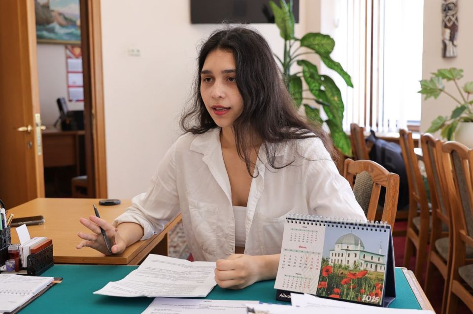 Лица и моменты: рабочие будни сотрудников медиахолдинга «Крымская газета» в июне Лица и моменты: рабочие будни сотрудников медиахолдинга «Крымская газета» в июне