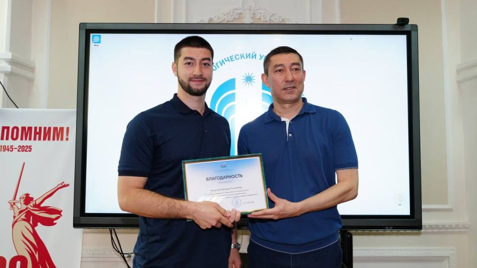 В КИПУ имени Февзи Якубова состоялось награждение студентов, сотрудников и преподавателей, активно проявивших себя в мероприятиях молодежной политики и воспитательной деятельности В КИПУ имени Февзи Якубова состоялось награждение студентов, сотрудников и преподавателей, активно проявивших себя в мероприятиях молодежной политики и воспитательной деятельности
