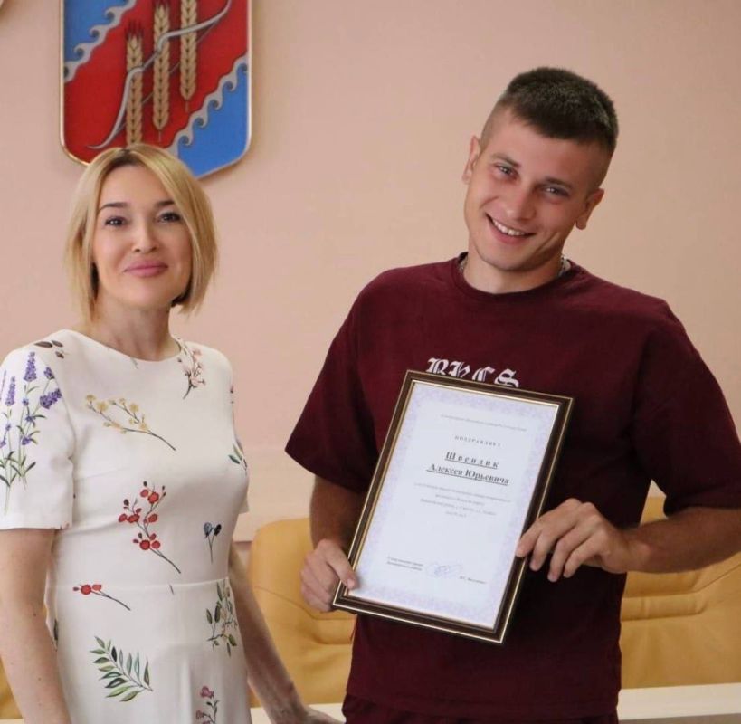 Глава администрации Джанкойского района Инна Федоренко вручила ключи от квартир жителям Джанкойского района из числа детей-сирот и детей оставшихся без попечения родителей Глава администрации Джанкойского района Инна Федоренко вручила ключи от квартир жителям Джанкойского района из числа детей-сирот и детей оставшихся без попечения родителей