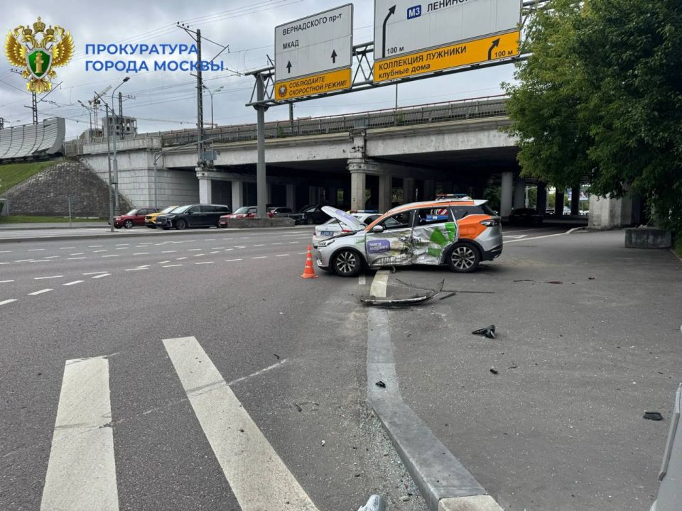 Шесть человек пострадали в ДТП в центре Москвы, сообщили в столичной Госавтоинспекции Шесть человек пострадали в ДТП в центре Москвы, сообщили в столичной Госавтоинспекции
