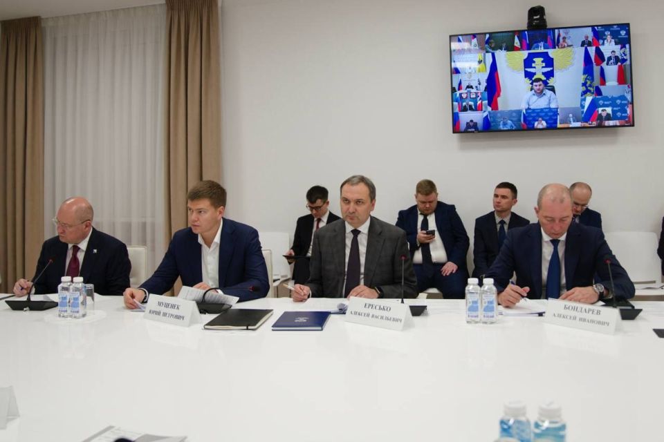 В Минстрое России под председательством Министра строительства и ЖКХ РФ Ирека Файзуллина прошло еженедельное совместное совещание с регионами и главными распорядителями бюджетных средств (ГРБС) В Минстрое России под председательством Министра строительства и ЖКХ РФ Ирека Файзуллина прошло еженедельное совместное совещание с регионами и главными распорядителями бюджетных средств (ГРБС)