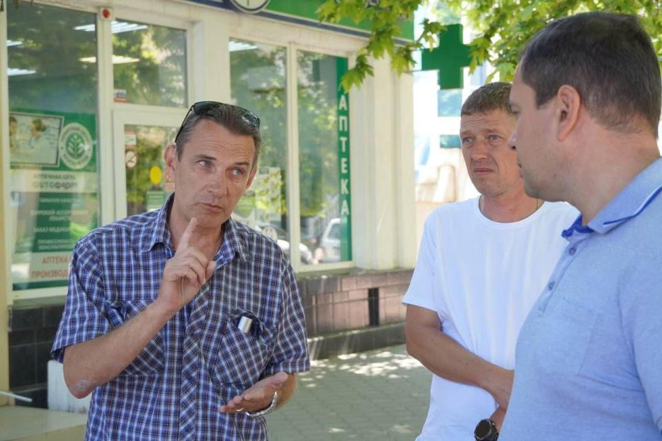 Глава администрации Керчи Олег Каторгин провел выездное совещание на тему уборки улицы Ленина с привлечением ответственных служб Глава администрации Керчи Олег Каторгин провел выездное совещание на тему уборки улицы Ленина с привлечением ответственных служб