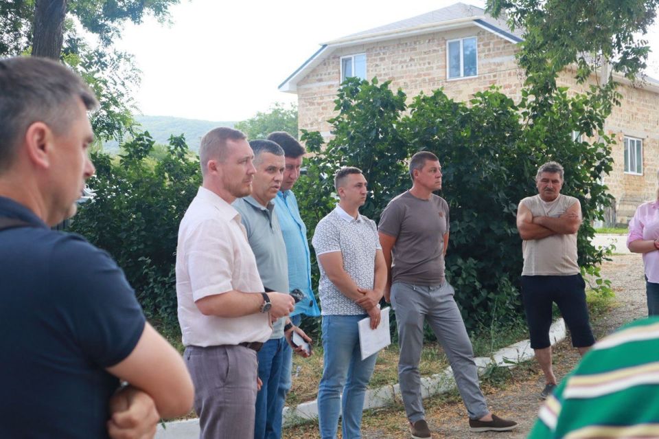 Генеральный директор ГУП РК «Вода Крыма» Максим Новик встретился с жителями села Ульяновка Белогорского района Генеральный директор ГУП РК «Вода Крыма» Максим Новик встретился с жителями села Ульяновка Белогорского района