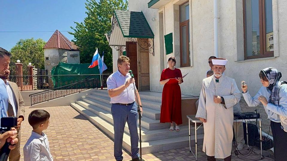 В посёлке Черноморское открыли новую мечеть В посёлке Черноморское открыли новую мечеть