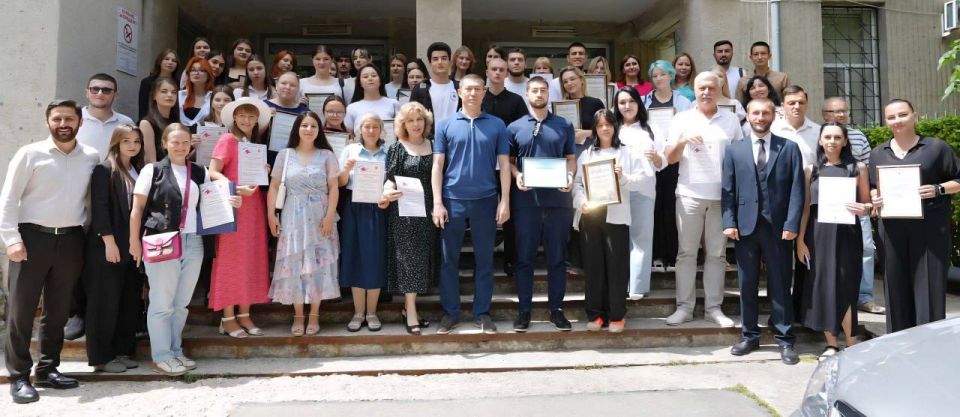 В КИПУ имени Февзи Якубова состоялось награждение студентов, сотрудников и преподавателей, активно проявивших себя в мероприятиях молодежной политики и воспитательной деятельности В КИПУ имени Февзи Якубова состоялось награждение студентов, сотрудников и преподавателей, активно проявивших себя в мероприятиях молодежной политики и воспитательной деятельности