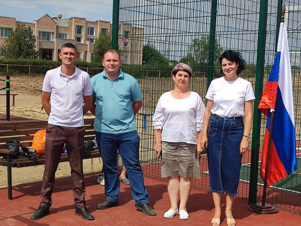 Денис Олейник: Сегодня в селе Сенокосное состоялось торжественное открытие новой спортивной площадки за счет средств от продажи национализированных предприятий в Республике Крым Денис Олейник: Сегодня в селе Сенокосное состоялось торжественное открытие новой спортивной площадки за счет средств от продажи национализированных предприятий в Республике Крым