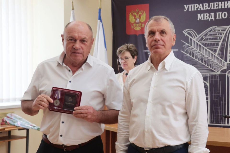 Владимир Константинов: Сегодня, в День Государственной инспекции безопасности дорожного движения МВД России, в адрес личного состава и ветеранов крымского управления службы звучит много добрых слов Владимир Константинов: Сегодня, в День Государственной инспекции безопасности дорожного движения МВД России, в адрес личного состава и ветеранов крымского управления службы звучит много добрых слов